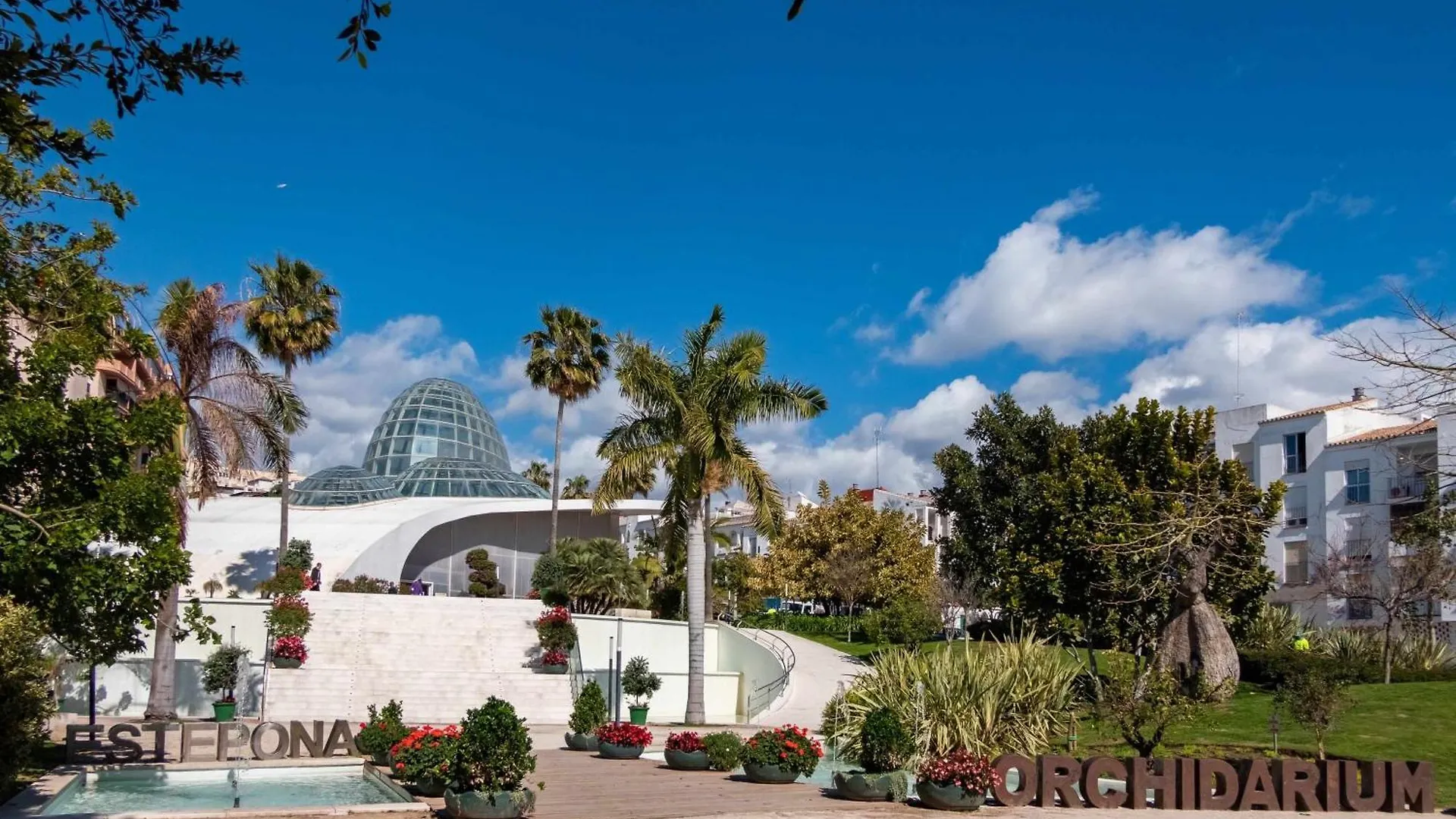 Selecta Casa Blanca Estepona Villa