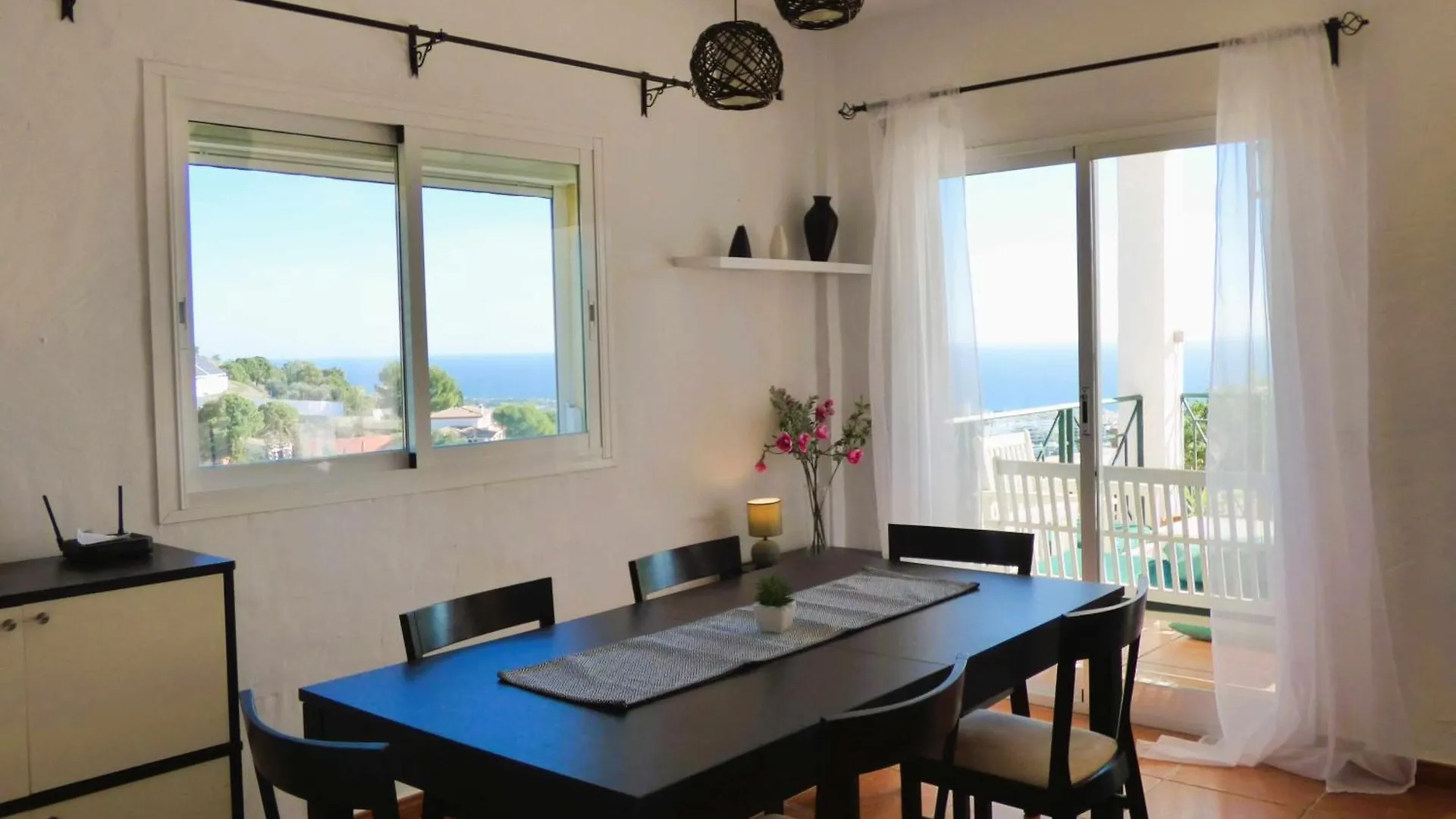 Villa Selecta Casa Blanca Estepona Spain